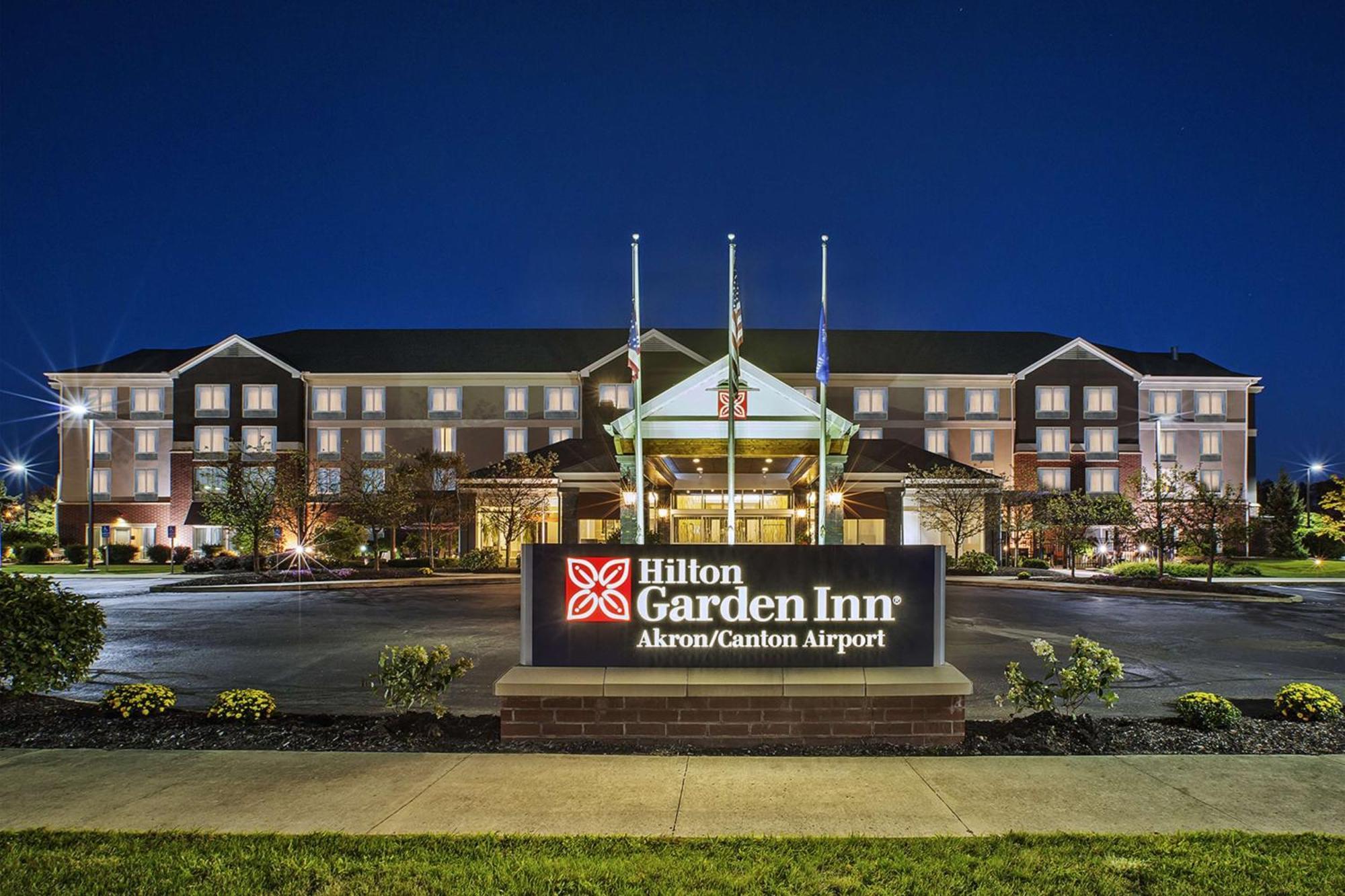 Hilton Garden Inn Akron-Canton Airport North Canton Exterior photo