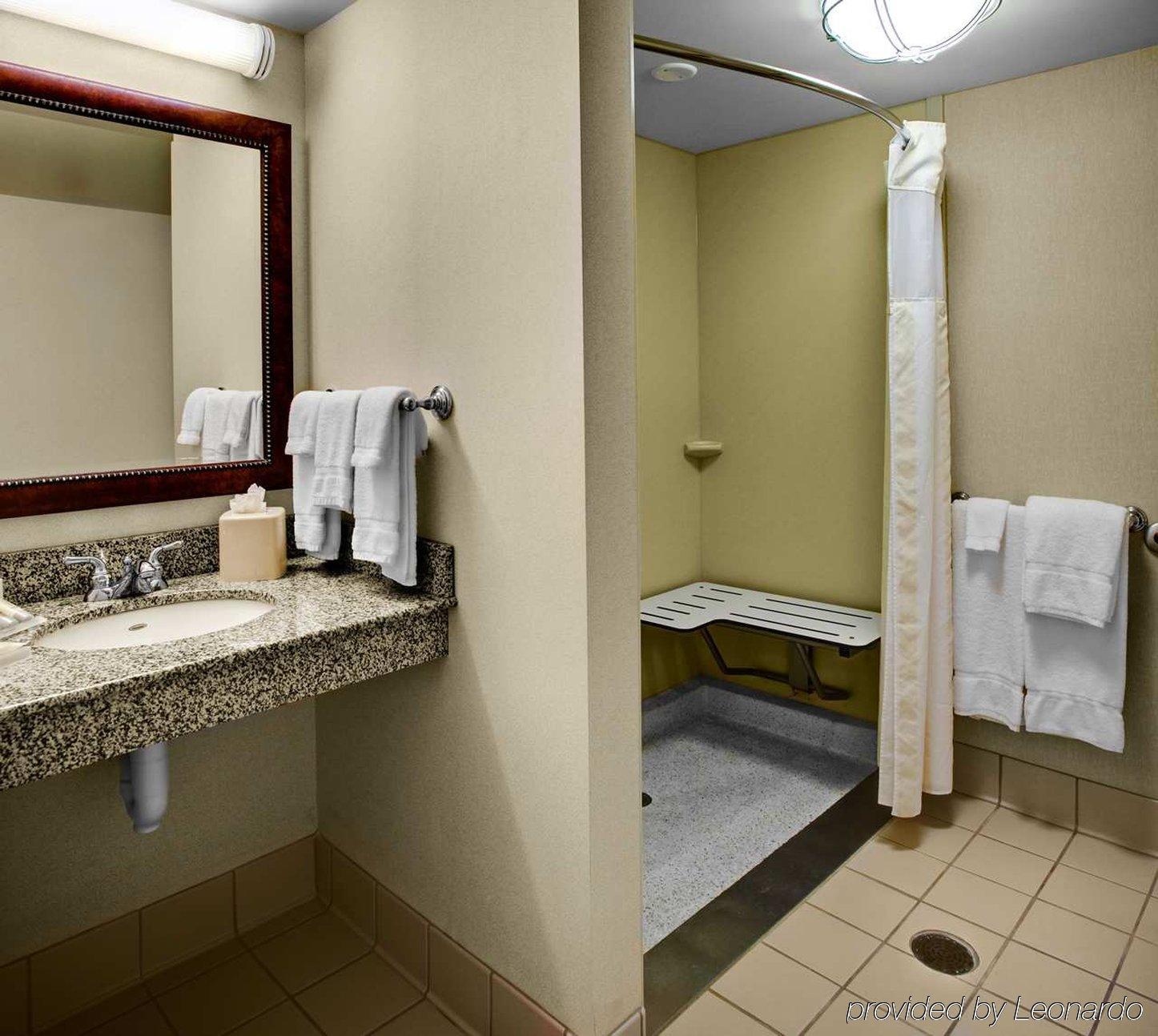 Hilton Garden Inn Akron-Canton Airport North Canton Exterior photo